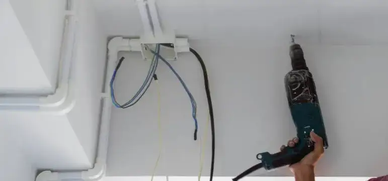 Jak prawidłowo układać przewody elektryczne pod tynkiem - Poradnik