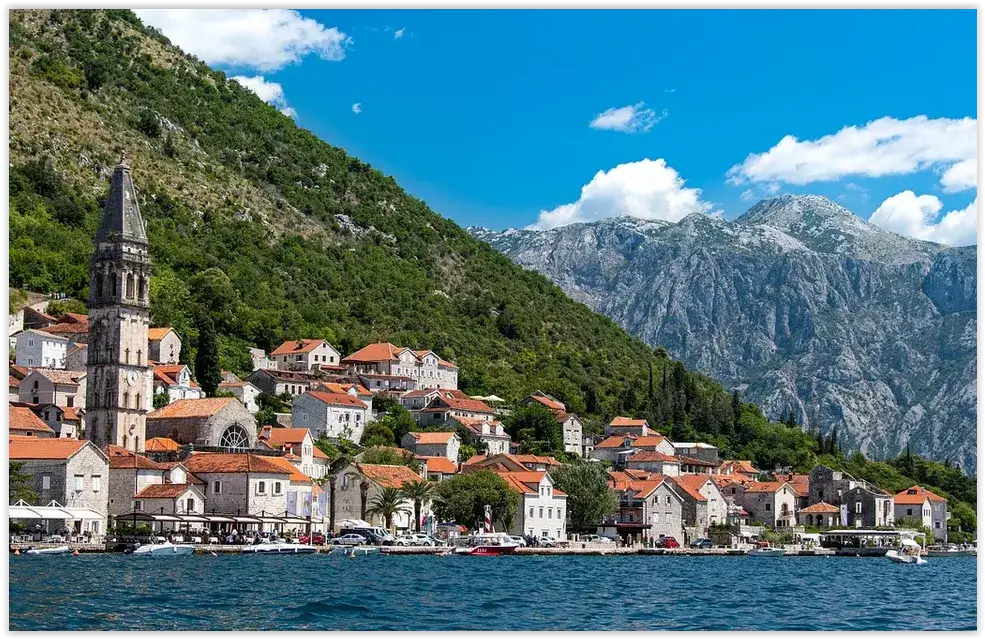 Ile godzin trwa podróż autokarem do Czarnogóry z Polski?