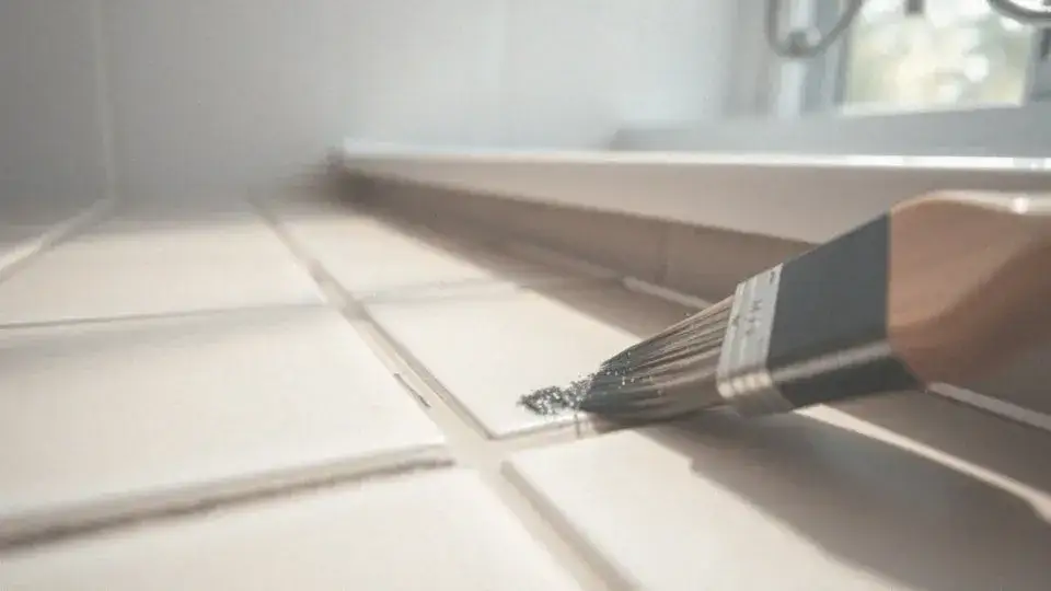 Jak przyciemnić fugę? Poradnik krok po kroku!