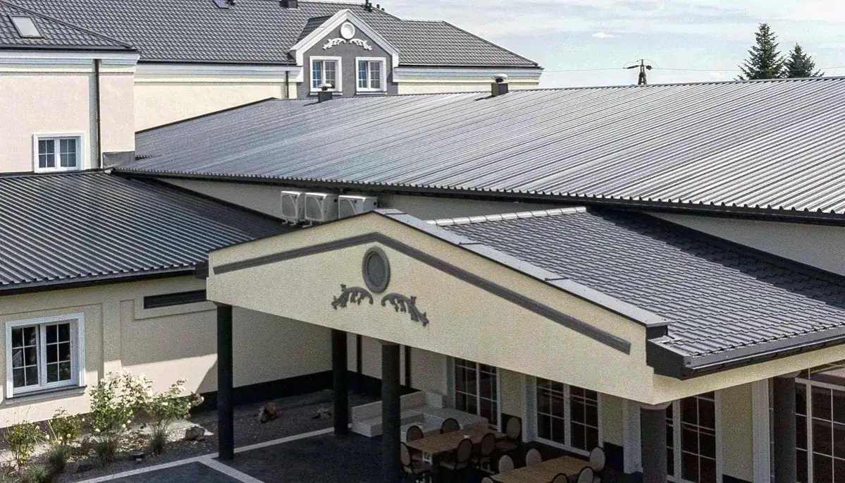 Blacha na dach cena za m2 – poznaj aktualne ceny i rodzaje blach