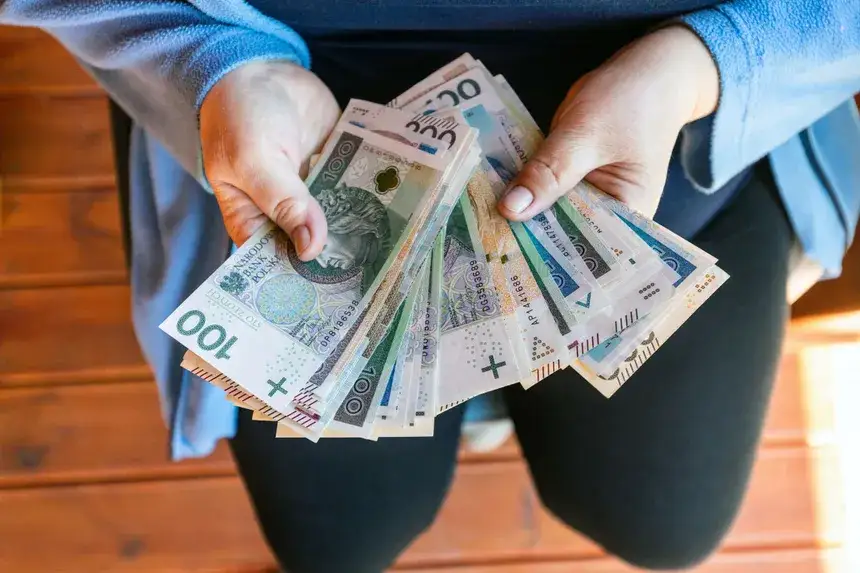 Czy 13 emerytura należy się po śmierci? Sprawdź ważne zasady