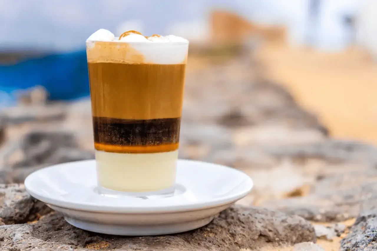 Kawa z alkoholem? Poznaj nazwy, przepisy i sekrety smaku!