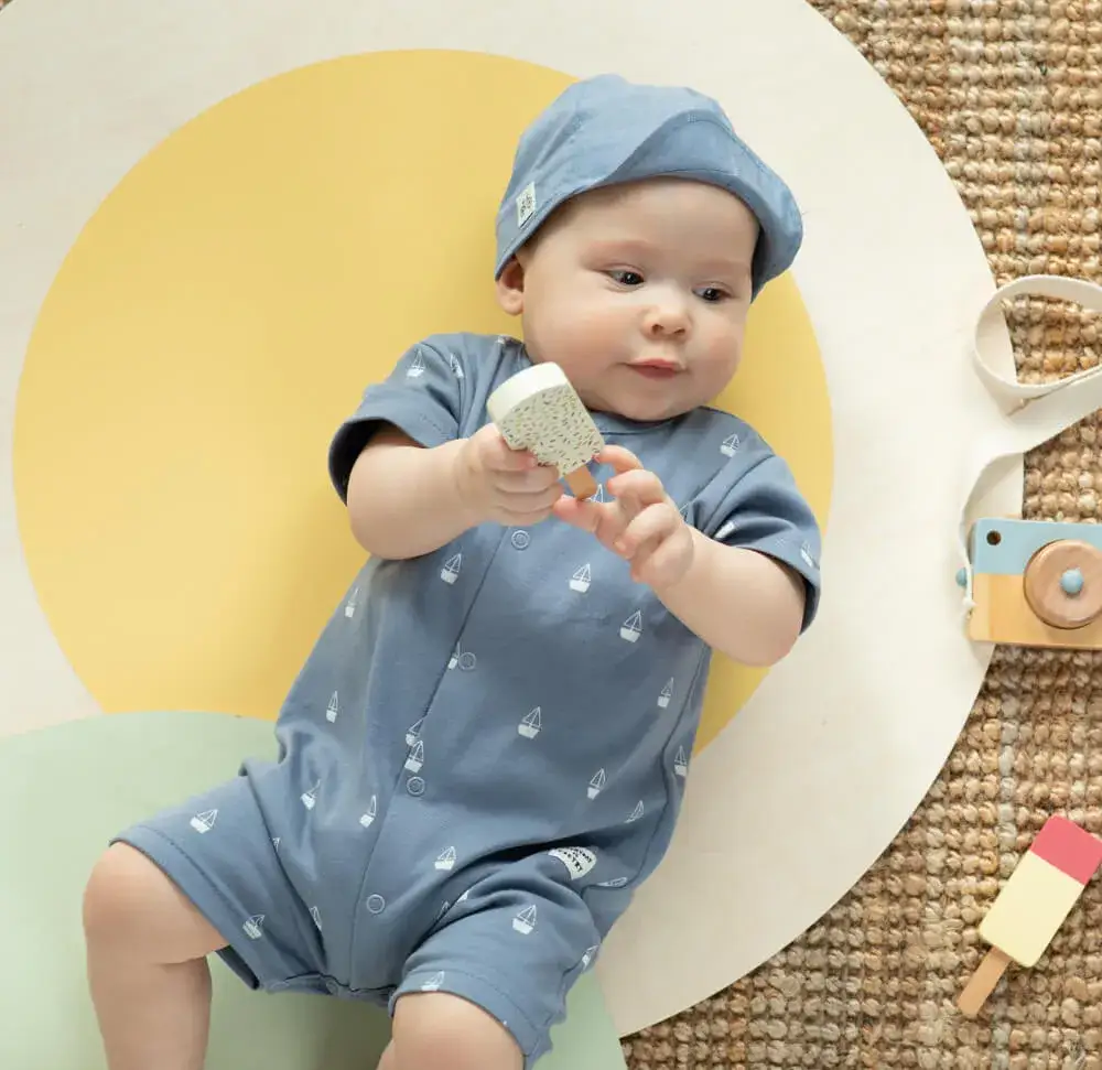 Pajacyki niemowlęce dla chłopca – jak wybrać idealne ubranko?