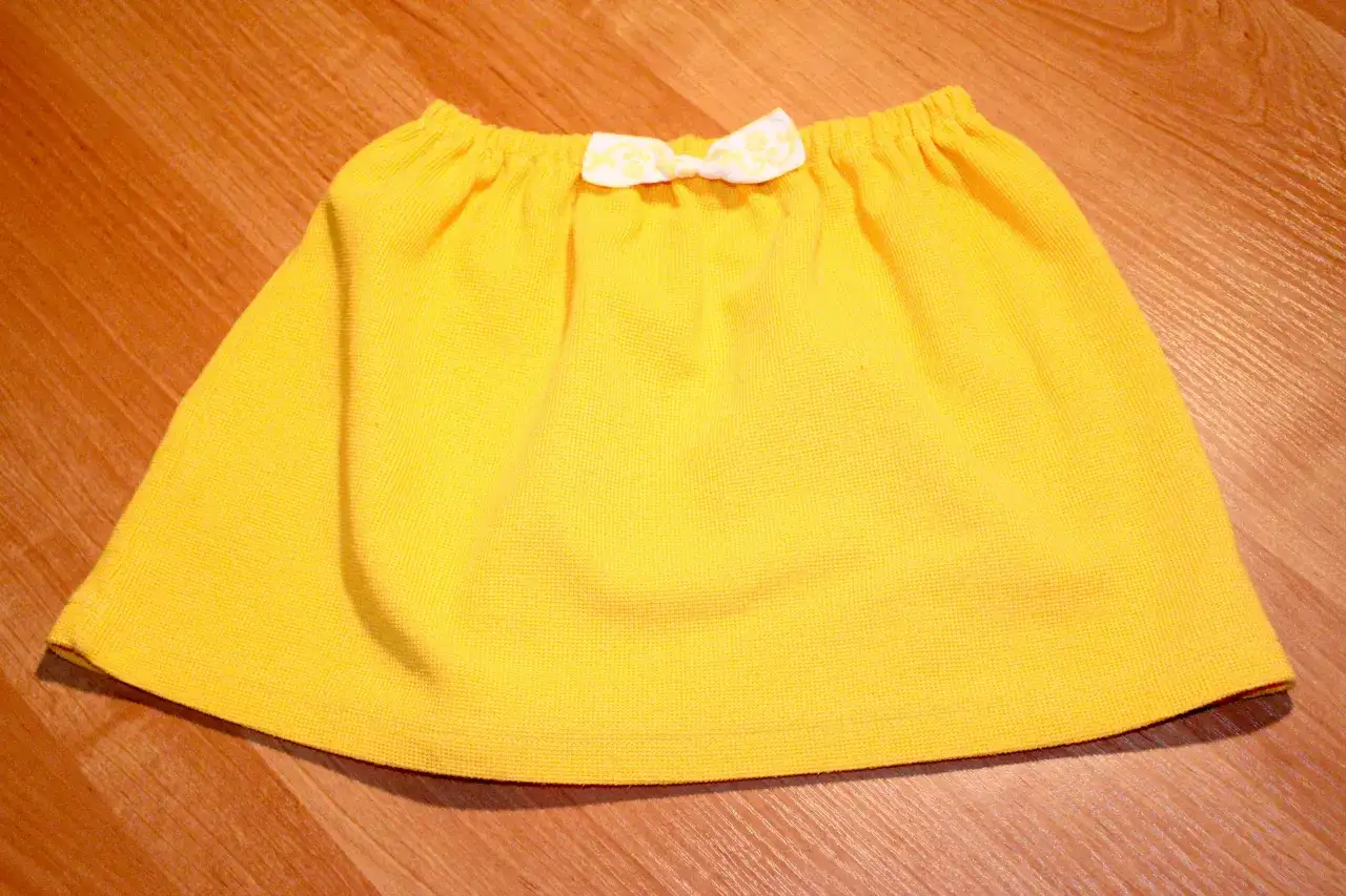 Jak zrobić spódniczkę ze spodni? Przewodnik DIY i unikalny styl!