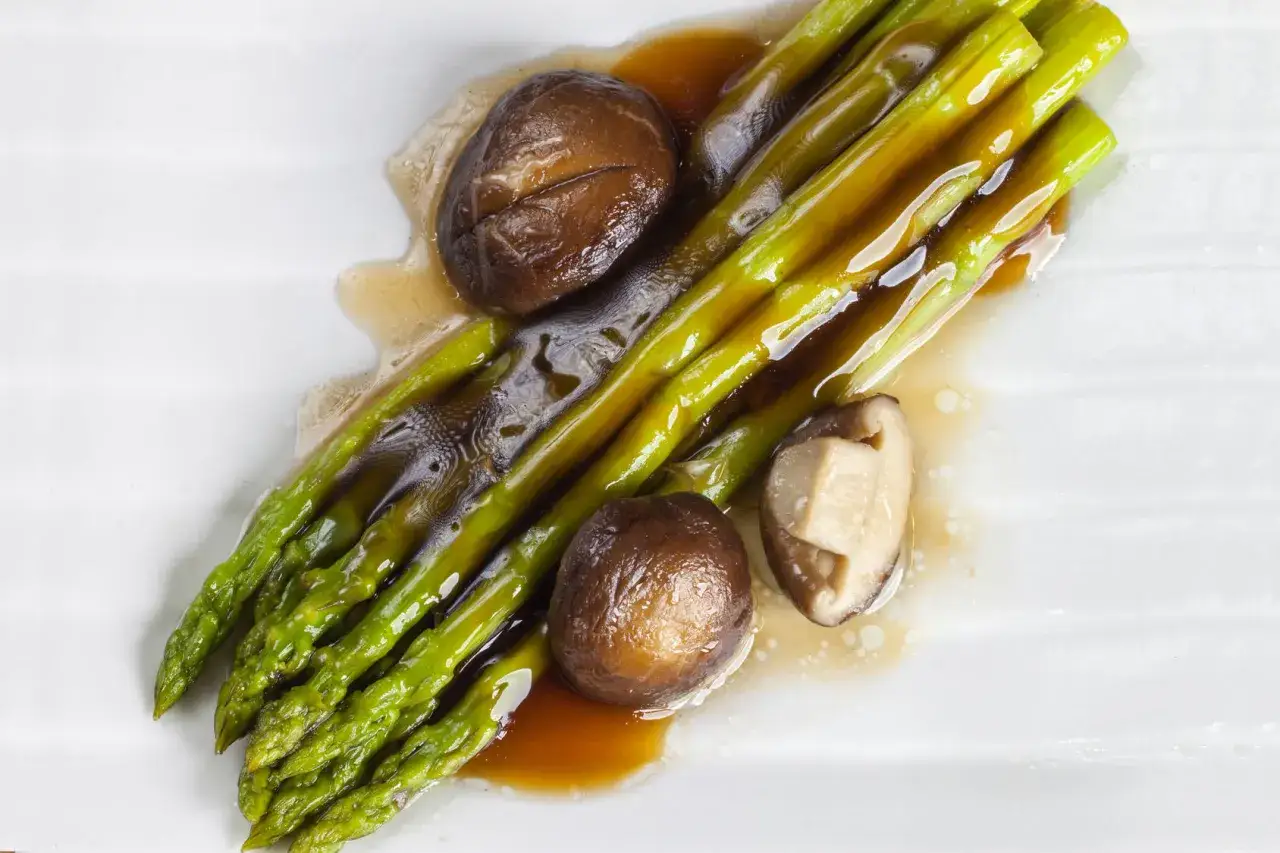 Przepisy na grilla: Klasyki, wege, desery. Jak zaskoczyć gości?