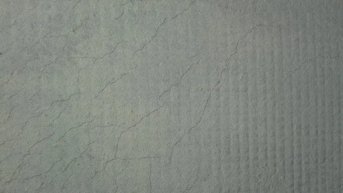 Dlaczego pęka klej na elewacji? Oto najczęstsze przyczyny i rozwiązania