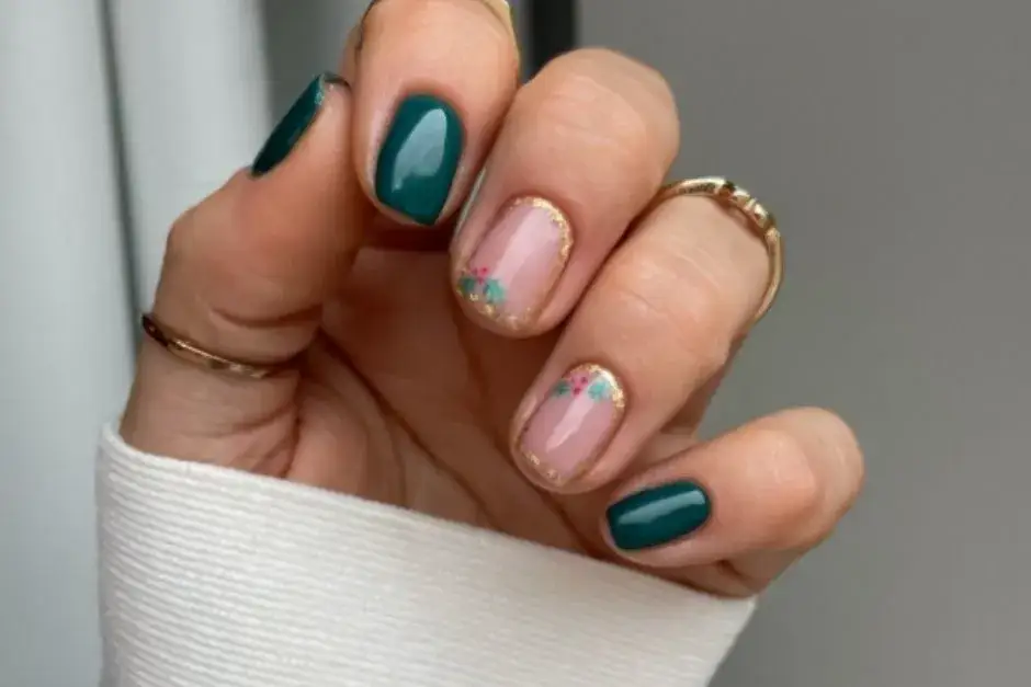 Butelkowa zieleń na paznokciach: Inspiracje i modne połączenia