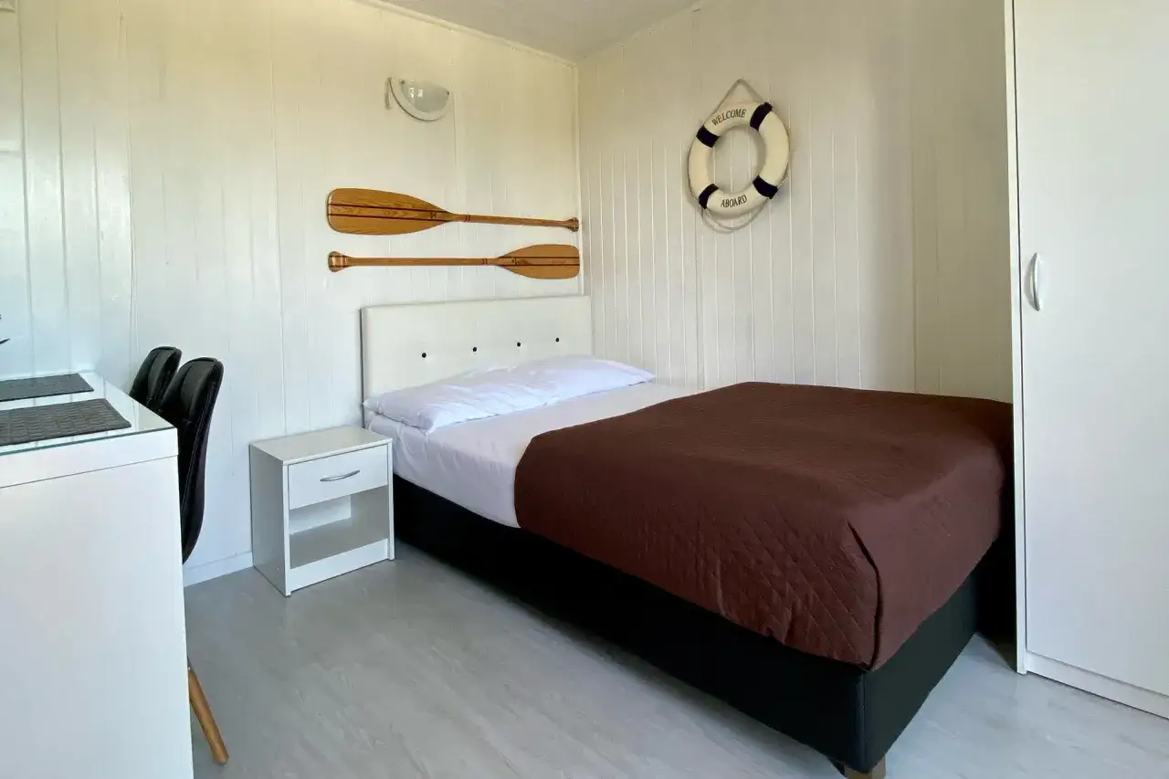 Gdzie najtańsze noclegi nad morzem? Odkryj perełki Bałtyku!