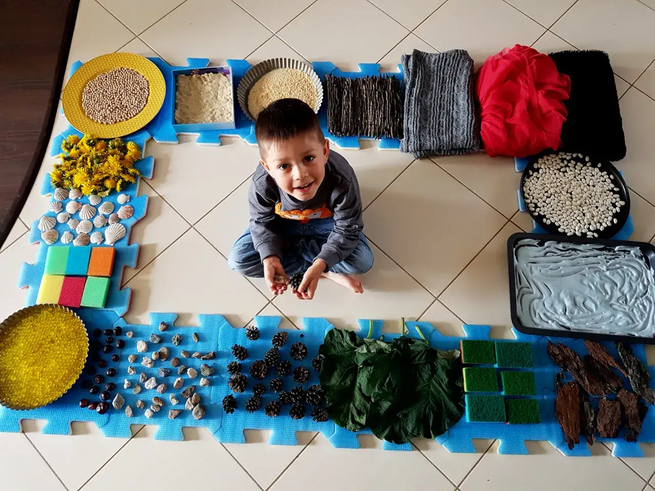 Ścieżka sensoryczna dla dzieci: DIY czy gotowa? Pełen przewodnik