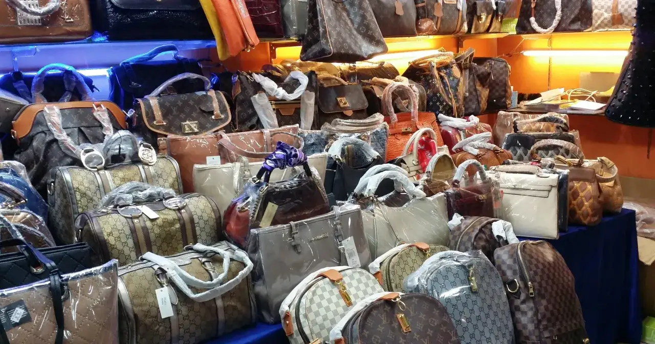 Turcja: Podróbki w walizce? Poznaj ryzyko i kary (max. 5 lat więzienia)