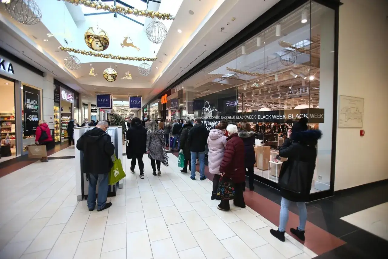 Kalendarz wyprzedaży w galeriach: Łap największe rabaty!