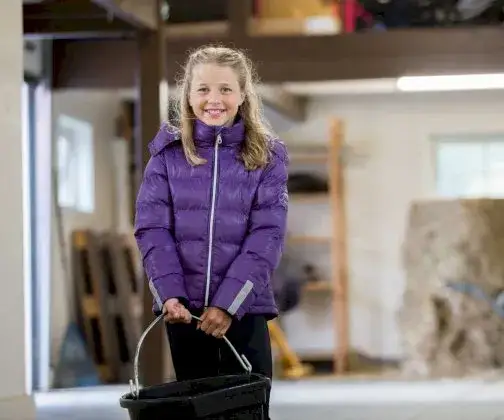 Jak wybrać idealną kurtkę jeździecką dla dzieci, by zapewnić komfort?