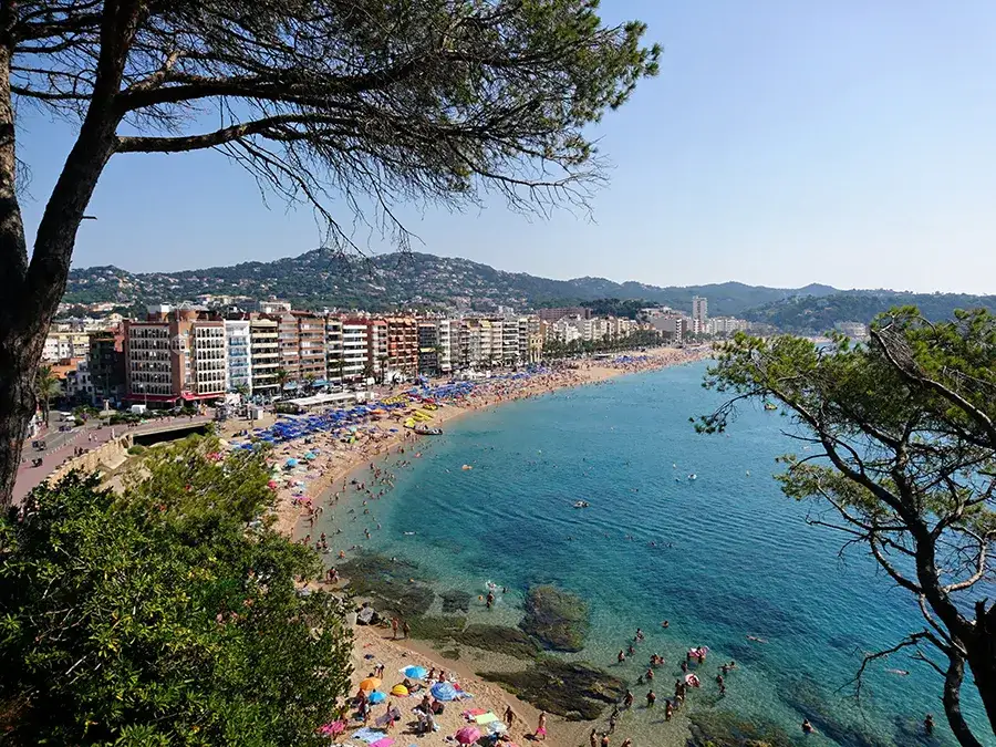 Barcelona: Nad jakim morzem? Odkryj plaże i wybrzeże Katalonii.