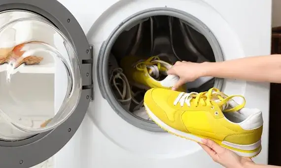 Jak czyścić buty z materiału tekstylnego, aby uniknąć zniszczeń