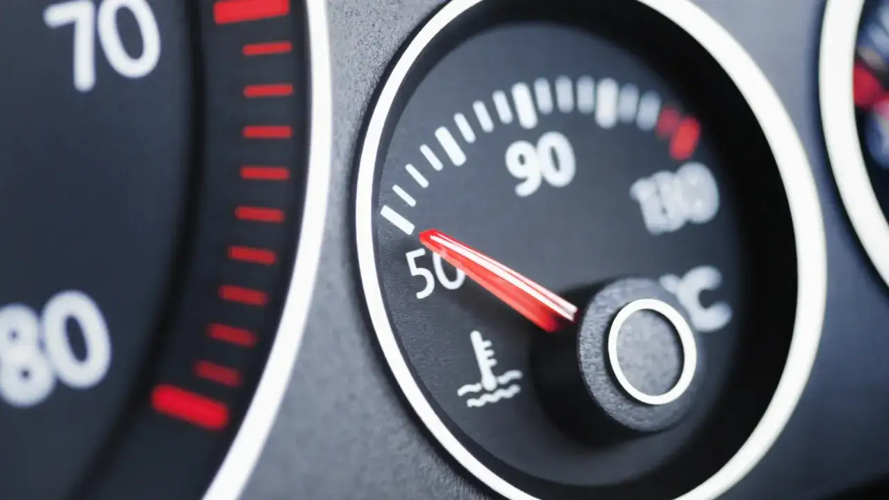 Auto nie nagrzewa się do 90 stopni? Poznaj skutki i rozwiązanie!
