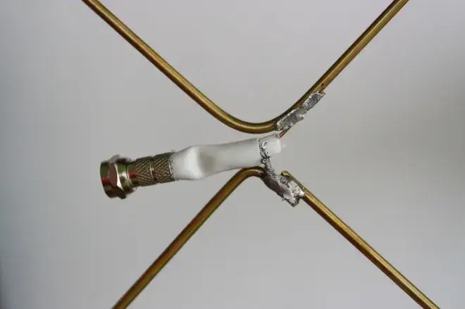 Jak zrobić antenę TV z folii aluminiowej i poprawić odbiór telewizji