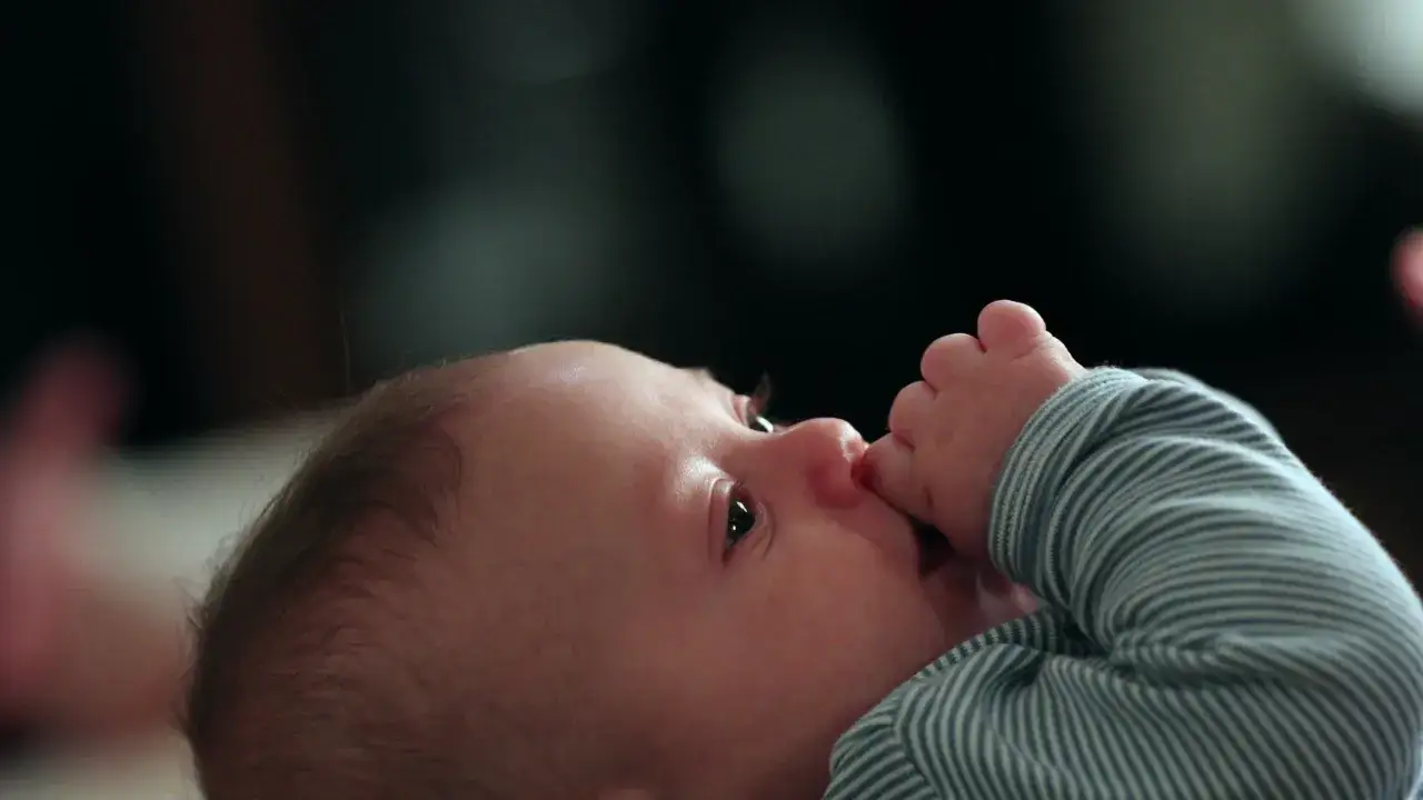 Skok rozwojowy 8 tydzień objawy – co powinieneś wiedzieć o zmianach dziecka