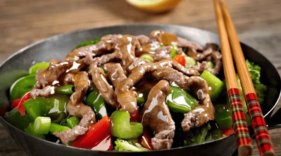 Szybki przepis na wołowinę po chińsku, który zachwyci każdego smakosza