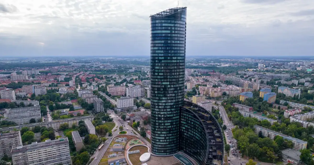 Najwyższy budynek we Wrocławiu – ile ma pięter i co warto wiedzieć?