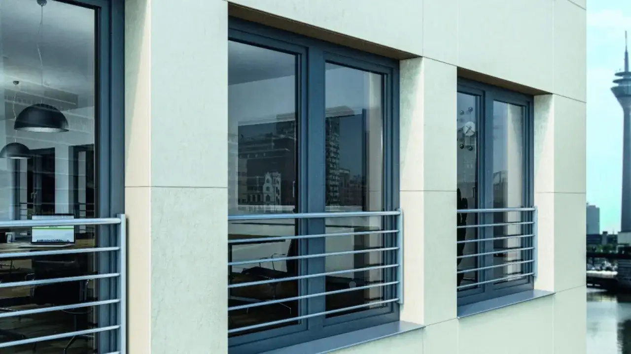 Jak wygląda balkon francuski? Cechy i inspiracje architektoniczne