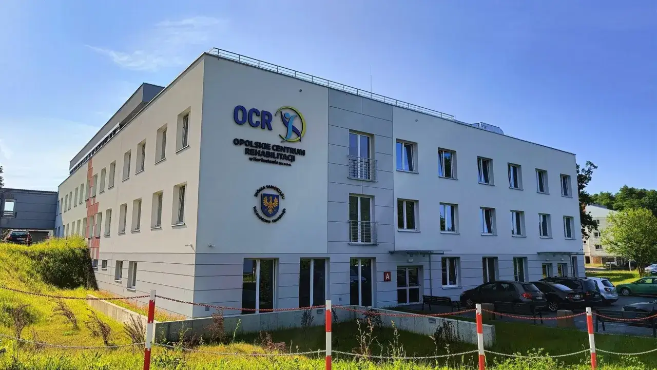 Nowoczesny budynek Opolego Centrum Rehabilitacji w Korfantowie. Długość rehabilitacji zależy od indywidualnych potrzeb pacjenta.
