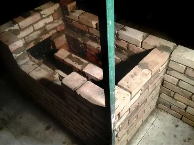 Jak zbudować piec z cegły szamotowej – uniknij najczęstszych błędów