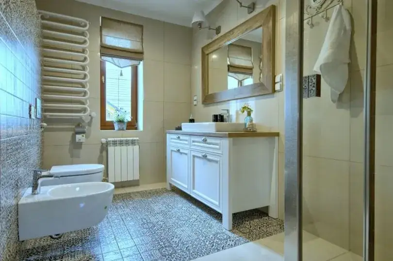 Jaka podłoga do łazienki? Wybierz idealną dla siebie