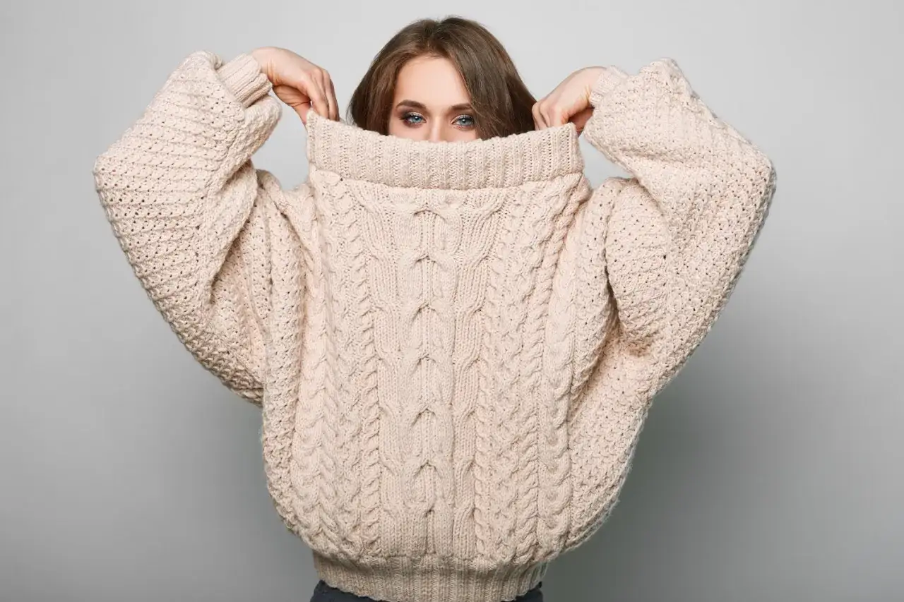 Gryzący sweter? Sprawdzone sposoby na miękkość i komfort noszenia