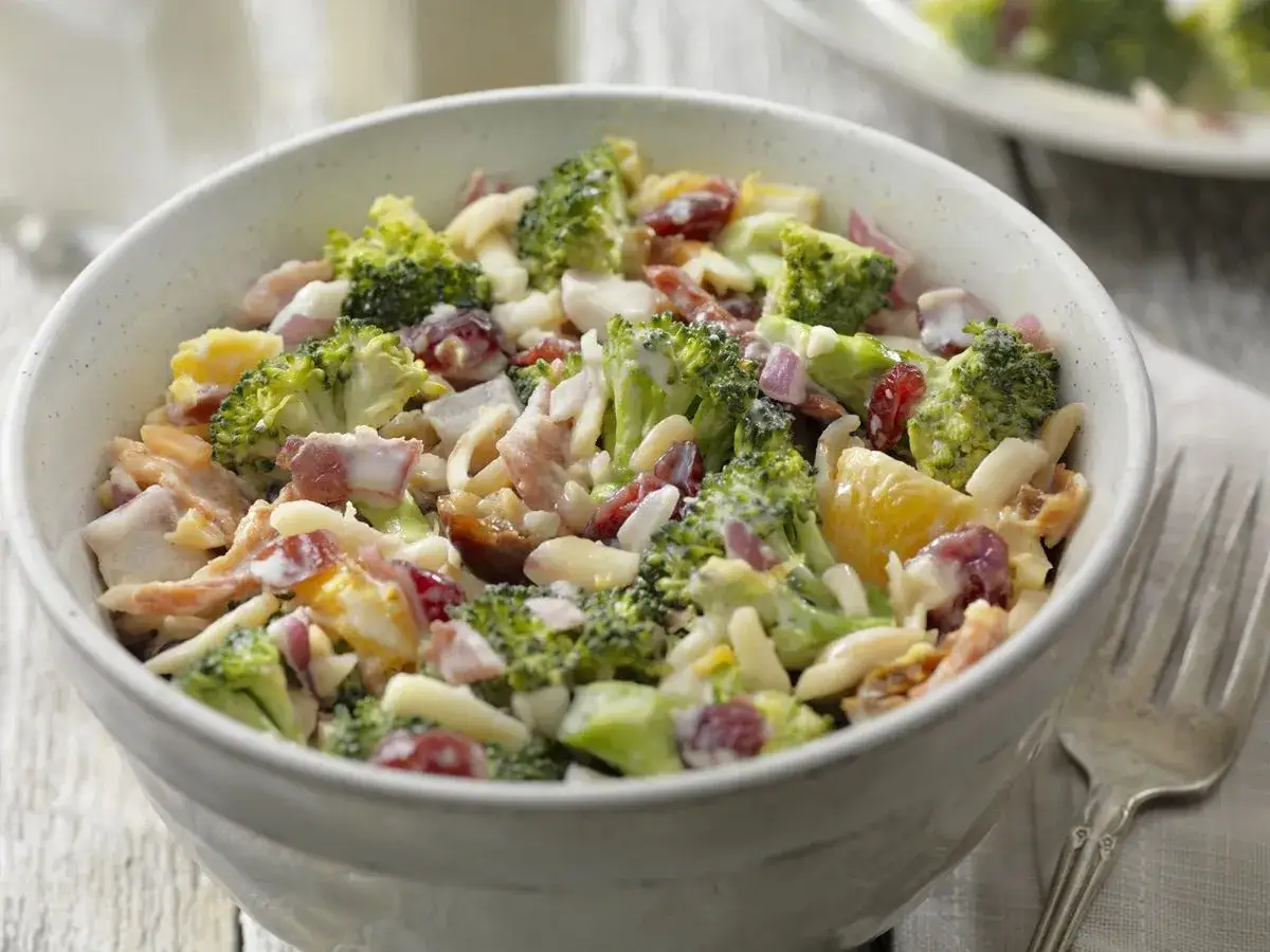 Jak zrobić sałatkę z makaronem, która zachwyci Twoich gości