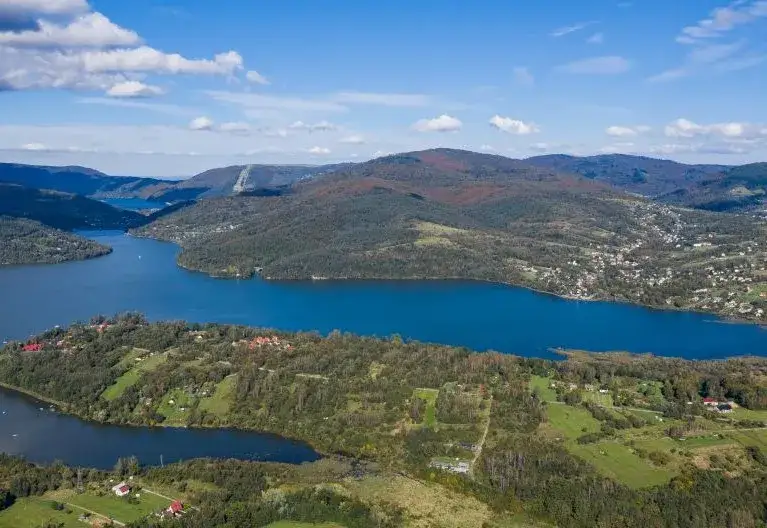 Jezioro Ostrowskie w kujawsko-pomorskim - malowniczy wypoczynek nad wodą