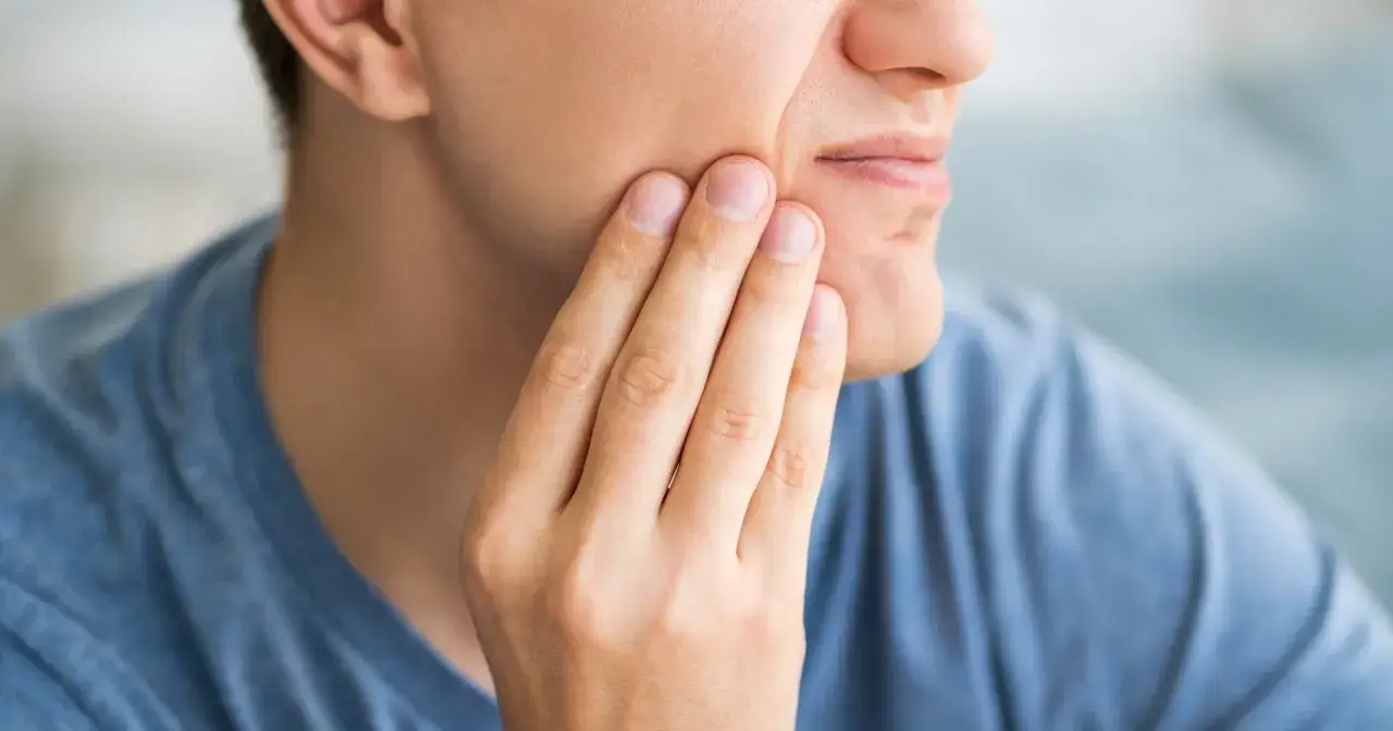 Spuchnięte dziąsła: Szybka ulga i kiedy iść do dentysty?