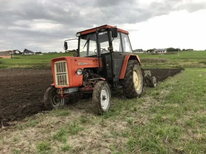 Olej na motogodziny: Jak często wymieniać, by silnik nie zawiódł?
