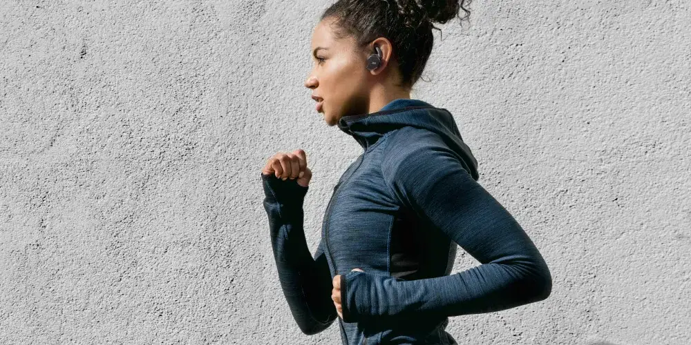 Słuchawki do biegania które nie wypadają z uszu – komfort i stabilność