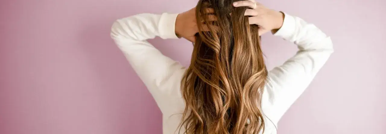 Jak używać wcierki do włosów, aby uniknąć wypadania i poprawić zdrowie włosów