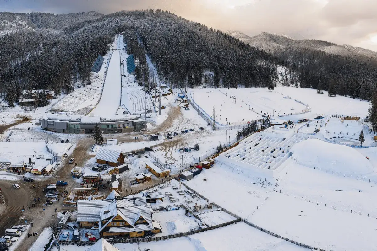 Wielka Krokiew Zakopane: Serce sportu i Tatr. Zwiedź, poczuj emocje!