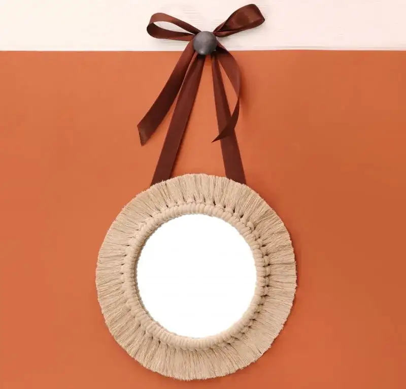 Jak ozdobić lustro łazienkowe: kreatywne pomysły bez ramy