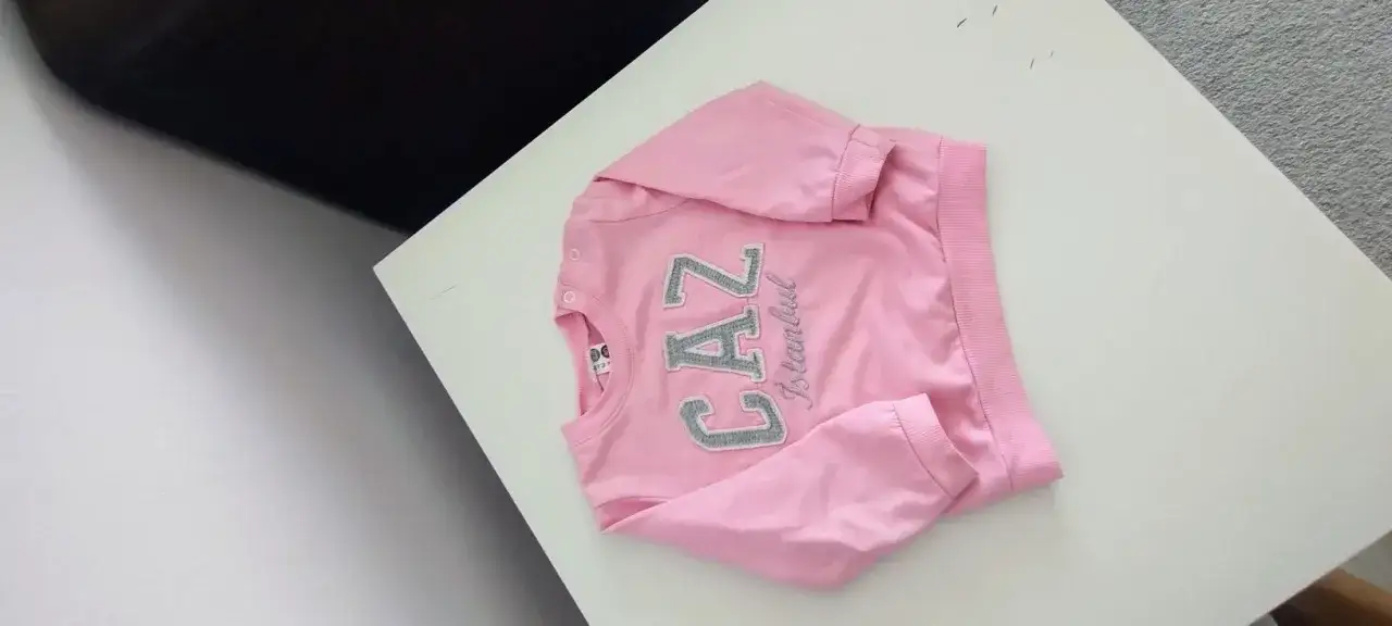 Najlepsze bluzy dla dziewczynki 80 cm – modne i wygodne opcje