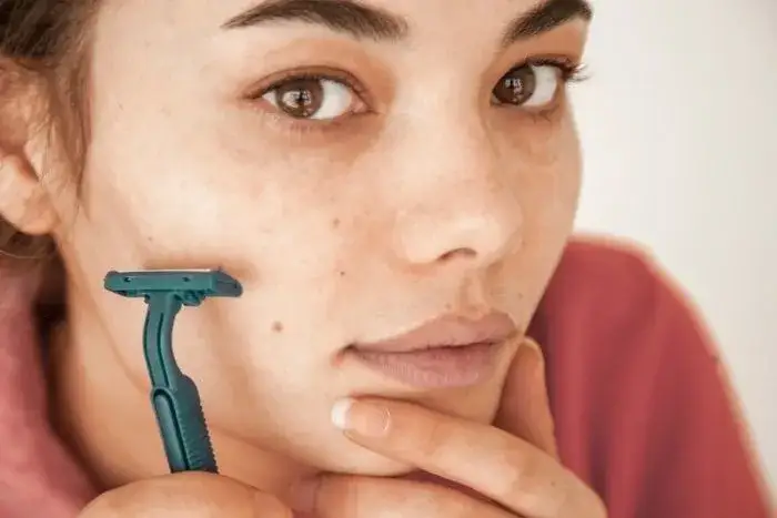 Jak golić twarz dziewczyny bez podrażnień i z najlepszymi efektami