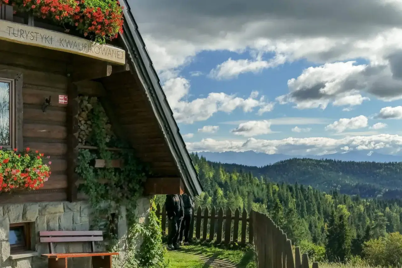 Bacówka na Obidzy: Szlaki, noclegi, widoki. Planuj idealną wycieczkę!