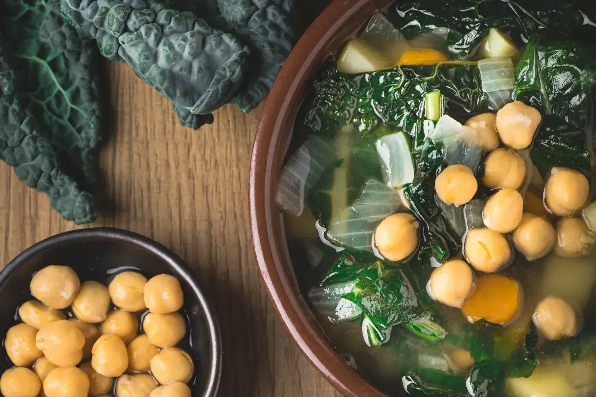 Minestra Cavolo Nero: Ricetta Toscana Autentica e Benefici