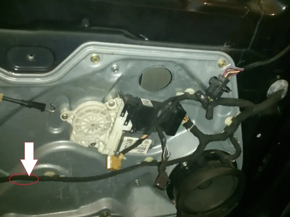 Gdzie jest sterownik centralnego zamka w Renault Kangoo? Oto odpowiedź!