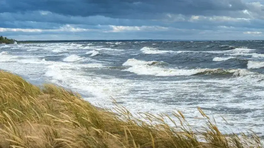 Sztormy na Bałtyku: Kiedy morze jest groźne, a kiedy spokojne?