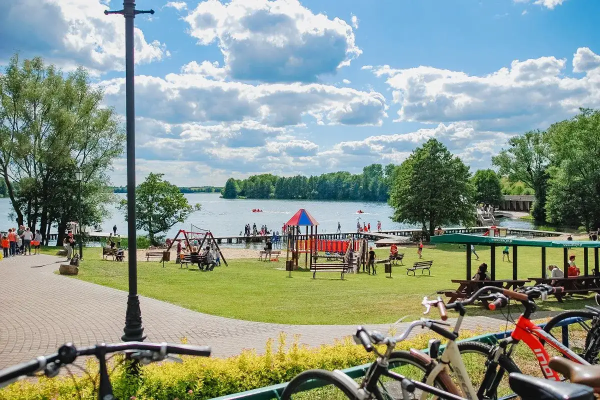 Jezioro Piaseczno w Borach Tucholskich: tajemnice i atrakcje czekają