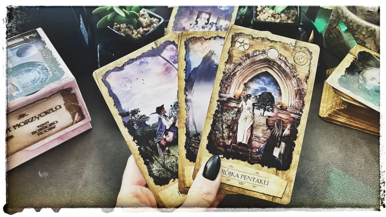 Przepowiednia z kart? Odkryj, jak działa i zrób wróżbę!