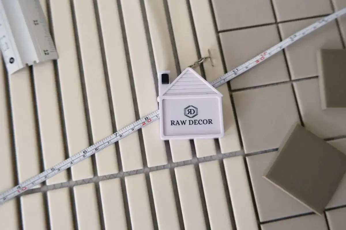 Jak rozmierzyć płytki na podłodze, aby uniknąć kosztownych błędów