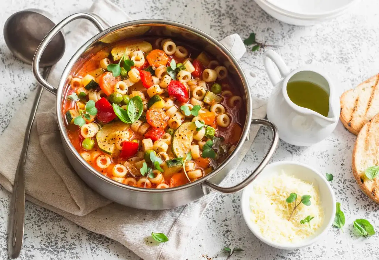 Jakie zioła do zupy jarzynowej, aby wydobyć ich pełny smak?