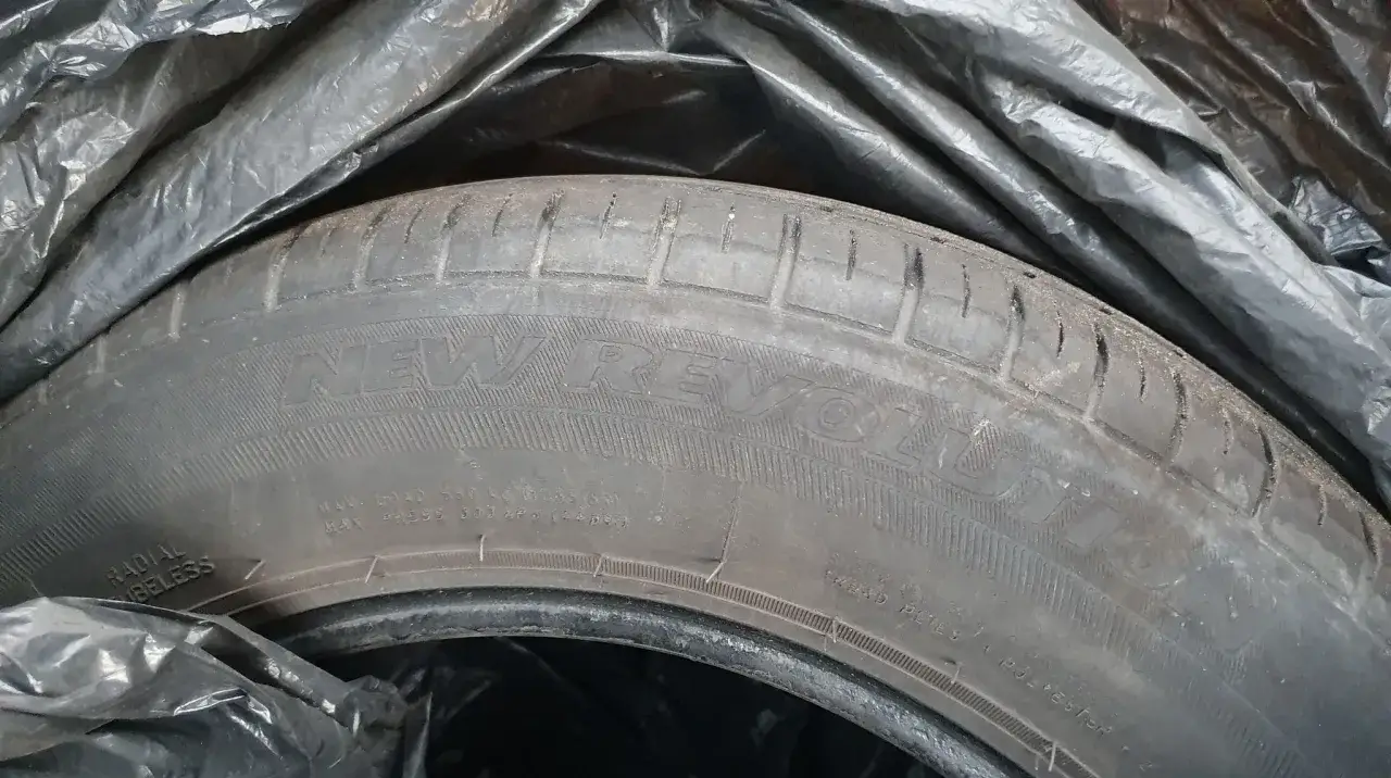 Wysyłka 4 opon kurierem: Ile kosztuje i jak wysłać najtaniej?