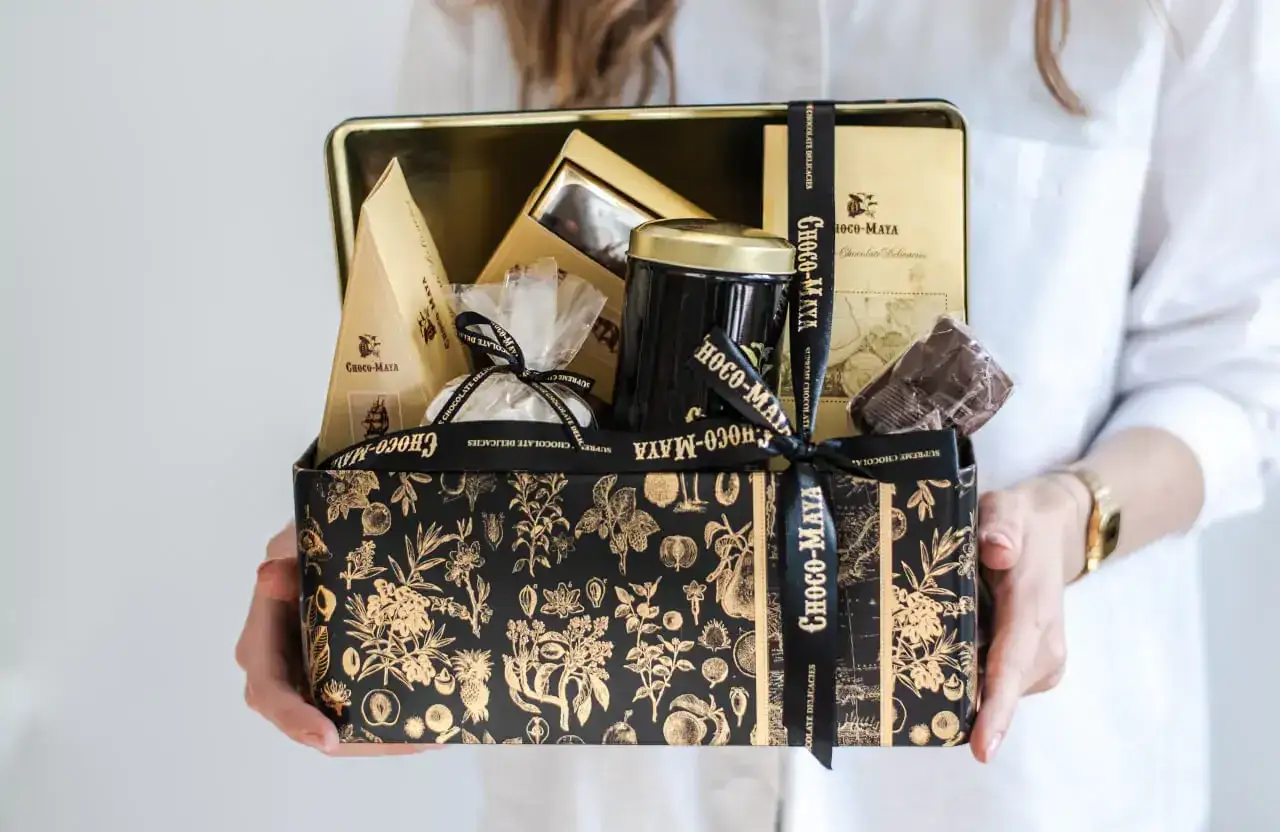 Co kupić idąc w gości? Pomysły i savoir-vivre trafiony prezent.