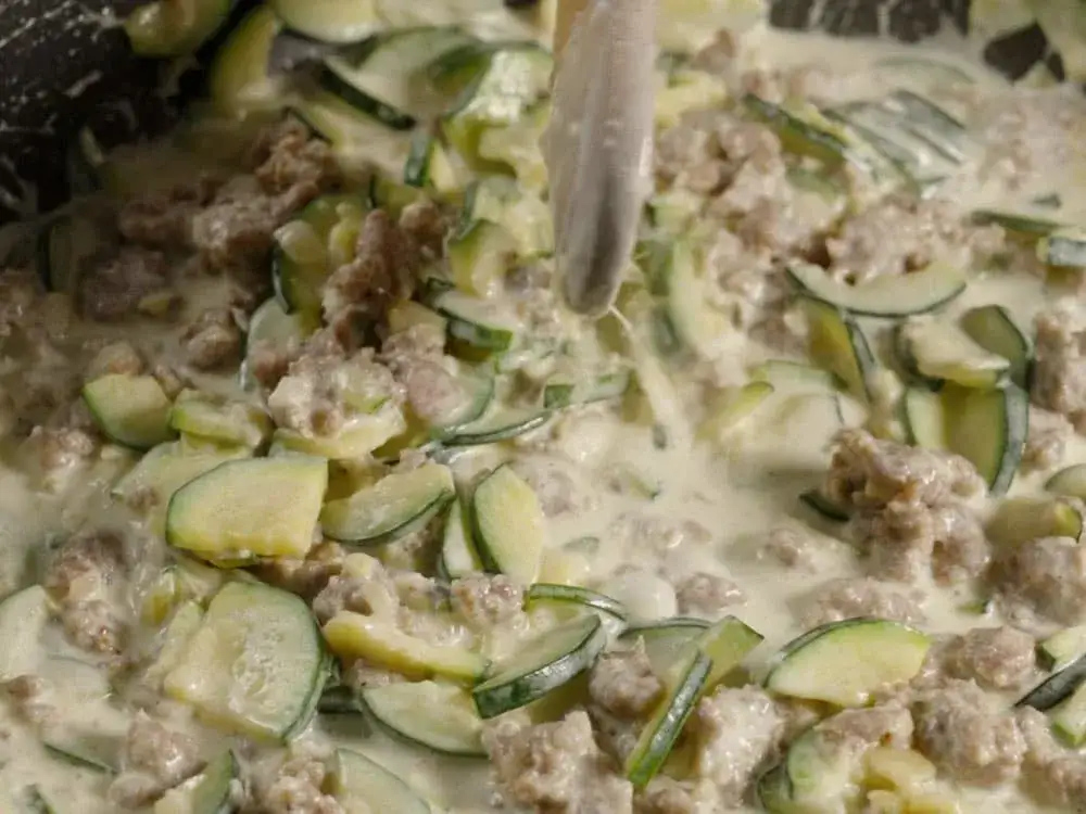 Pasta Salsiccia e Zucchine: Ricetta Veloce e Cremosa Perfetta