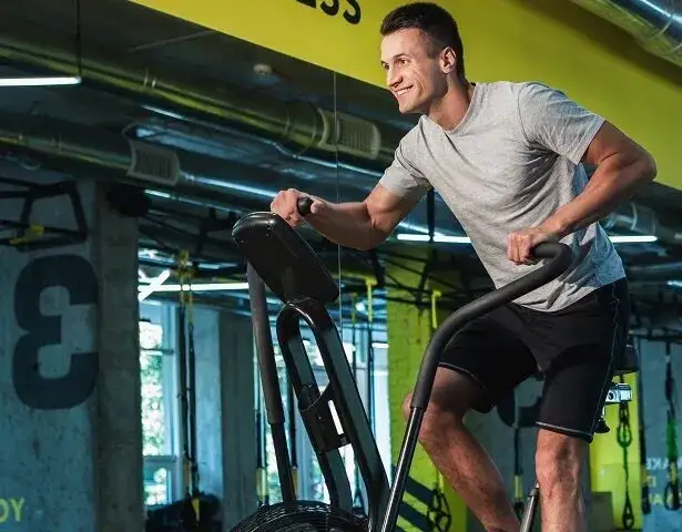 Co lepsze orbitrek czy rowerek stacjonarny? Sprawdź kluczowe różnice